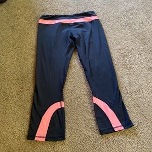Lululemon Cropped Leggings Black/Pink Size 6